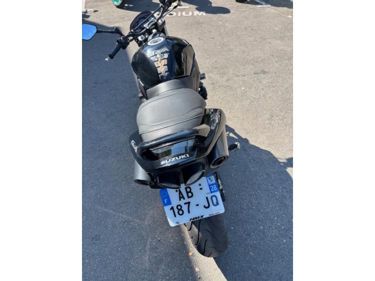 SUZUKI GSR 600
