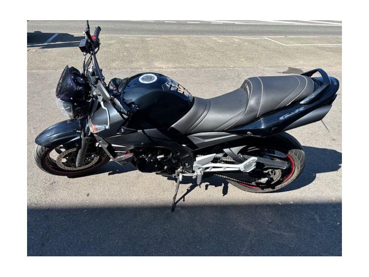 SUZUKI GSR 600